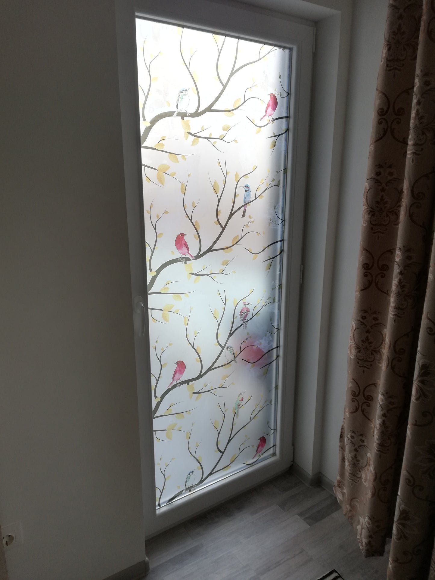 Self-adhesive decorative frosted window film Buzunie with branches and birds